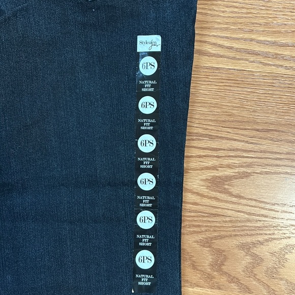 NWT Style & Co. Dark Wash Natural Fit Jeans (Sits at Natural Waist) Size 6 Short - Picture 8 of 15